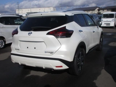 NISSAN KICKS