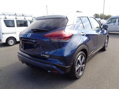 NISSAN KICKS