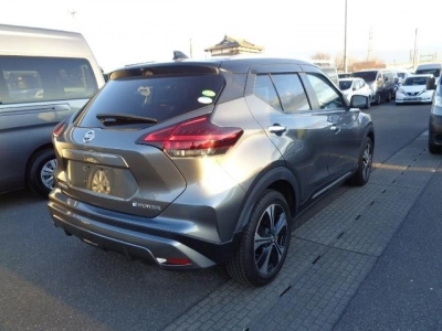 NISSAN KICKS