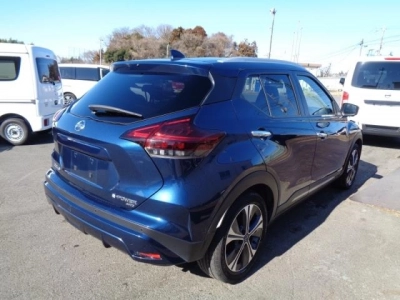 NISSAN KICKS
