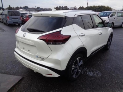 NISSAN KICKS