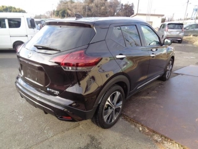 NISSAN KICKS