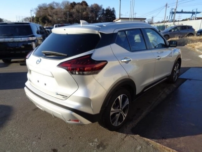 NISSAN KICKS