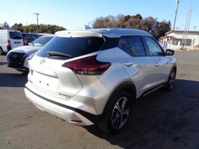 NISSAN KICKS