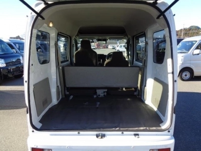 NISSAN CLIPPER VAN