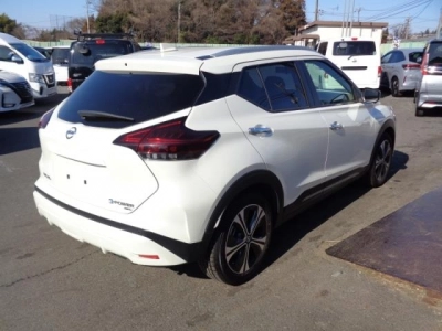 NISSAN KICKS