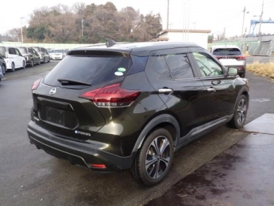 NISSAN KICKS