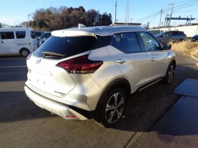 NISSAN KICKS