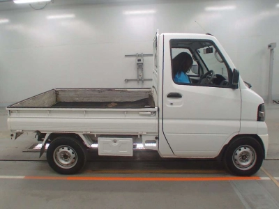 NISSAN CLIPPER TRUCK