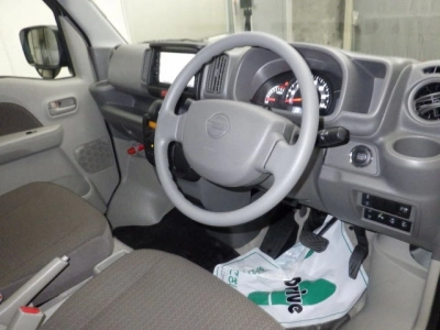 NISSAN CLIPPER VAN