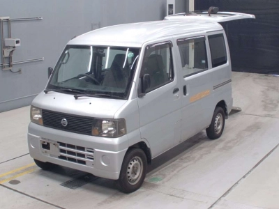 NISSAN CLIPPER VAN