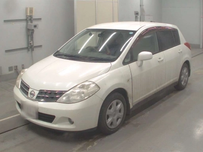 NISSAN TIIDA
