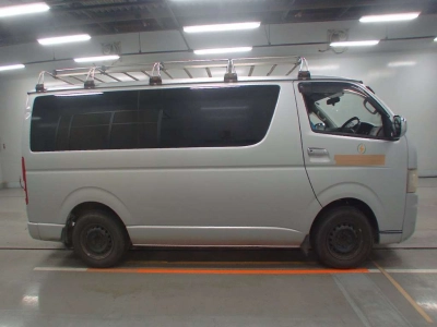 TOYOTA REGIUS VAN