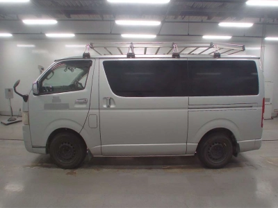 TOYOTA REGIUS VAN