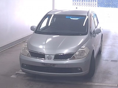 NISSAN TIIDA