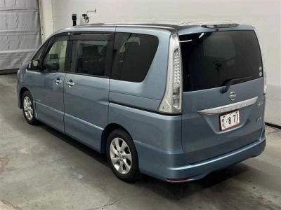 NISSAN SERENA