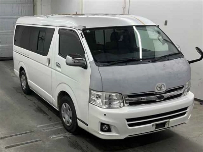 TOYOTA REGIUS VAN