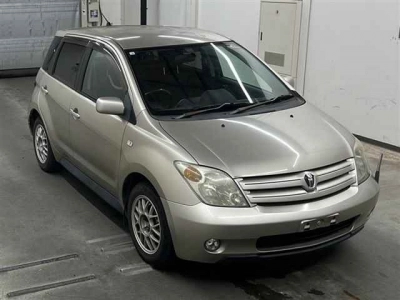 TOYOTA IST