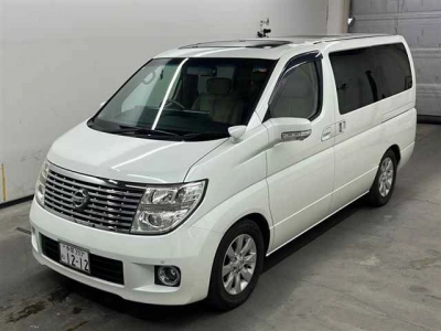 NISSAN ELGRAND