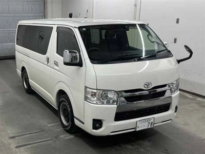 TOYOTA HIACE VAN