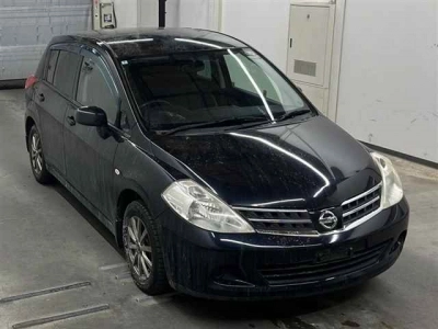 NISSAN TIIDA