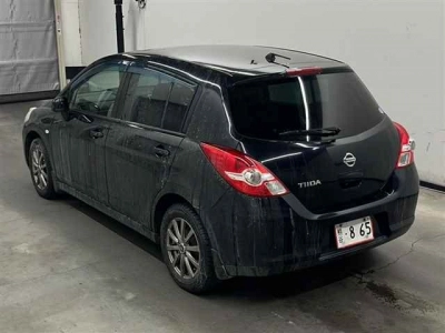 NISSAN TIIDA