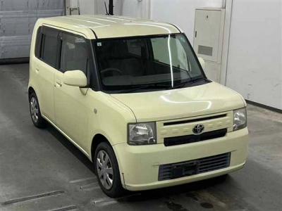 TOYOTA PIXIS SPACE