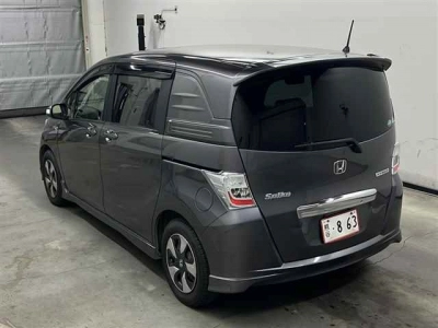 HONDA FREED SPIKE HYBRID