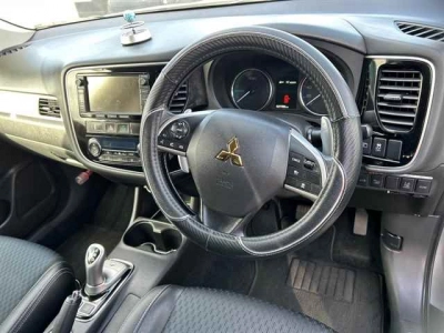 MITSUBISHI OUTLANDER PHEV