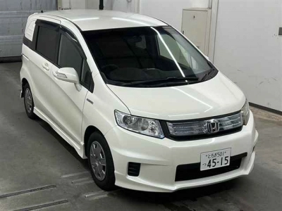 HONDA FREED SPIKE HYBRID