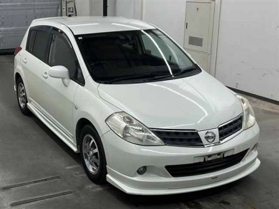 NISSAN TIIDA
