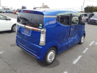 HONDA N-BOX SLASH