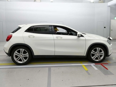 MERCEDES BENZ GLA