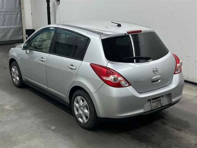 NISSAN TIIDA