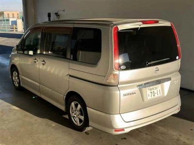 NISSAN SERENA