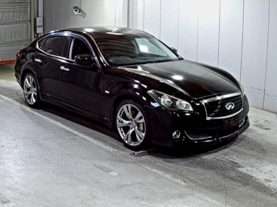 NISSAN FUGA