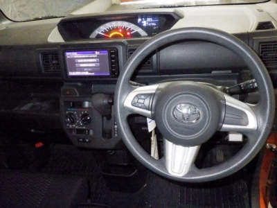 TOYOTA PIXIS MEGA