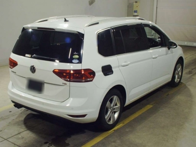 VOLKSWAGEN GOLF TOURAN