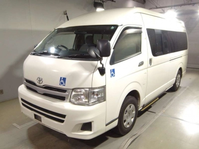 TOYOTA HIACE COMMUTER