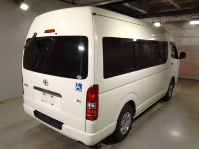 TOYOTA HIACE COMMUTER