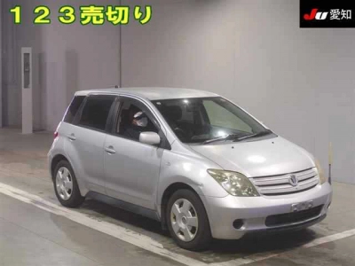 TOYOTA IST