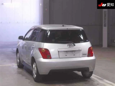 TOYOTA IST
