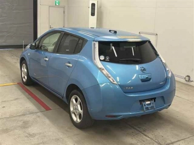NISSAN LEAF
