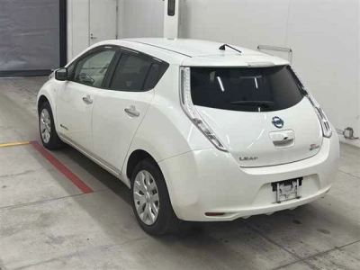 NISSAN LEAF