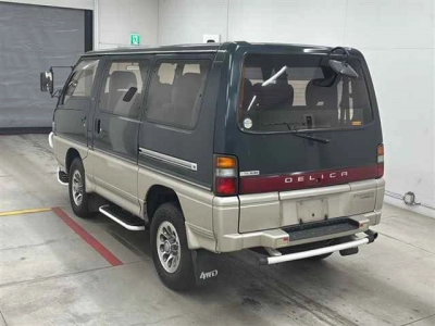 MITSUBISHI DELICA WAGON