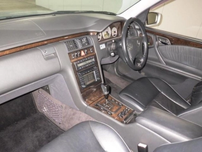 MERCEDES BENZ E CLASS