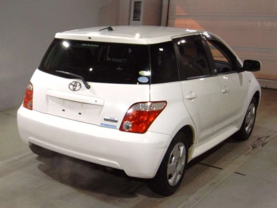 TOYOTA IST