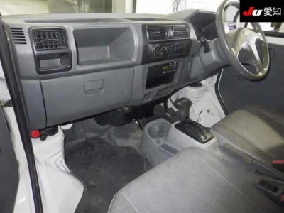 NISSAN CLIPPER TRUCK