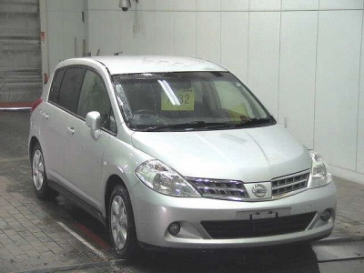 NISSAN TIIDA