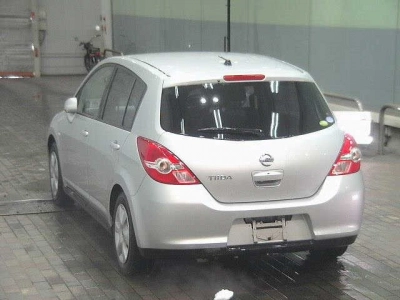 NISSAN TIIDA